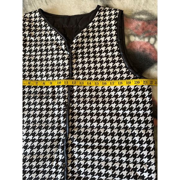 532. HOUNDSTOOTH Reversible BLACK & WHITE VEST - Picture 7 of 8
